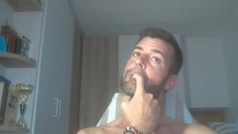 Snapshot of kikehotmachine chatting on 09/22/25, 05:48 HotMachine online show from 09/22/25, 05:48