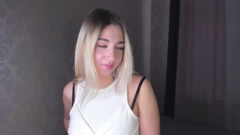 Bella online show from 11/20/25, 11:43