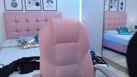 kIKI online show from 10/22/25, 04:18