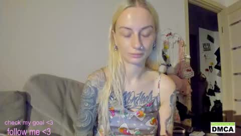 Snapshot of kiki_cute__ chatting on 10/20/25, 04:51 Kiki online show from 10/20/25, 04:51