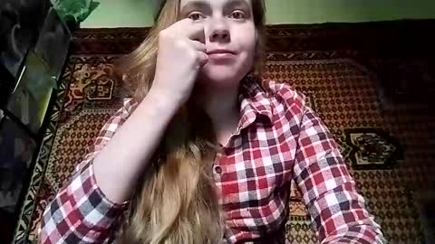 kikibang_ online show from 10/27/25, 08:18