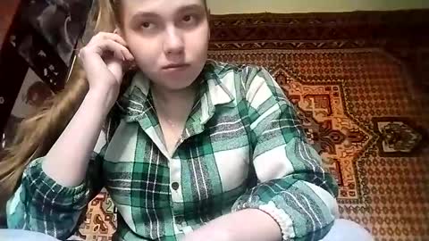 kikibang_ online show from 11/11/25, 08:14