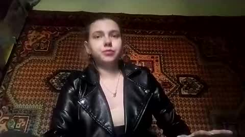 kikibang_ online show from 11/17/25, 08:20