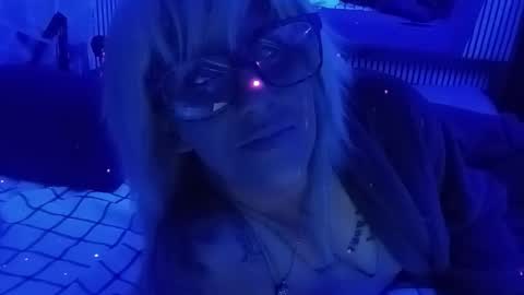 kikilovespartylights online show from 11/23/25, 12:38