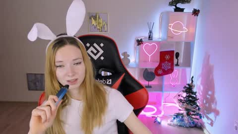 kim_boyd online show from 12/18/24, 09:04