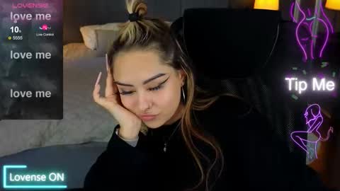 Kim online show from 10/19/25, 08:37