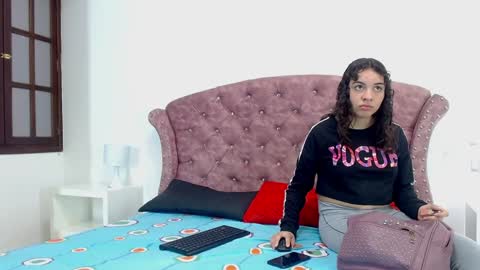 Snapshot of kim_lennon chatting on 01/20/25, 11:45 K I M online show from 01/20/25, 11:45