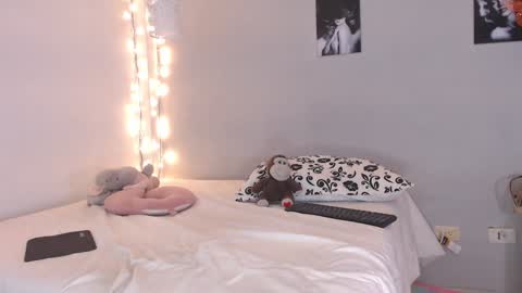 Snapshot of kimandyuk chatting on 12/14/24, 10:28 Kim Yuk online show from 12/14/24, 10:28