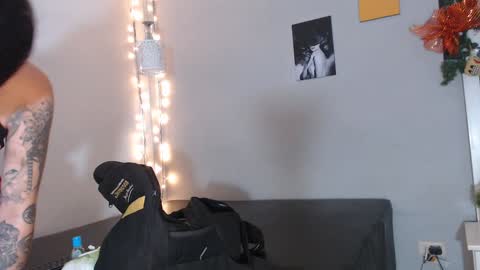 Snapshot of kimandyuk chatting on 12/18/24, 02:10 Kim Yuk online show from 12/18/24, 02:10