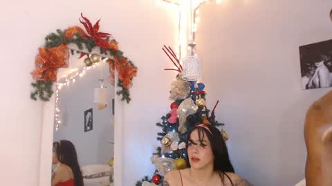 Snapshot of kimandyuk chatting on 12/18/24, 10:35 Kim Yuk online show from 12/18/24, 10:35