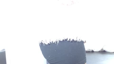 Snapshot of kimandyuk chatting on 02/08/25, 02:15 Kim Yuk online show from 02/08/25, 02:15