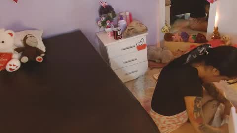 Snapshot of kimandyuk chatting on 02/20/25, 01:57 Kim Yuk online show from 02/20/25, 01:57