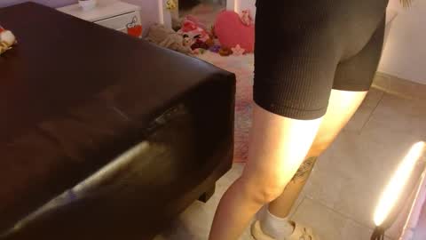 Snapshot of kimandyuk chatting on 02/25/25, 10:18 Kim Yuk online show from 02/25/25, 10:18