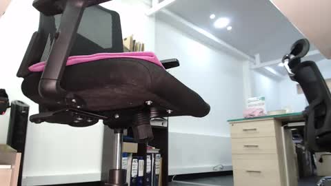 Kimberly 1200-1900 GMT-5 online show from 02/25/25, 05:47