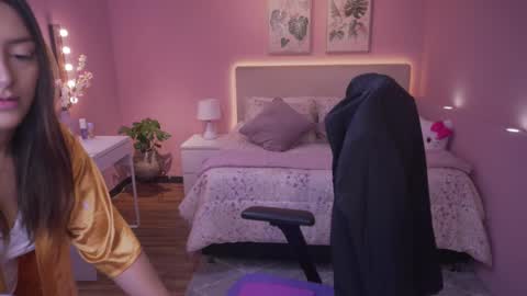 Kimberly 1200-1900 GMT-5 online show from 09/26/25, 10:36