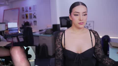 Kimberly 1200-1900 GMT-5 online show from 10/17/25, 07:05