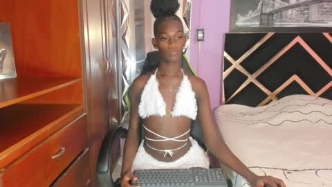 Snapshot of kimberly_ebonny chatting on 10/24/25, 02:13 kimberly_ebonny online show from 10/24/25, 02:13