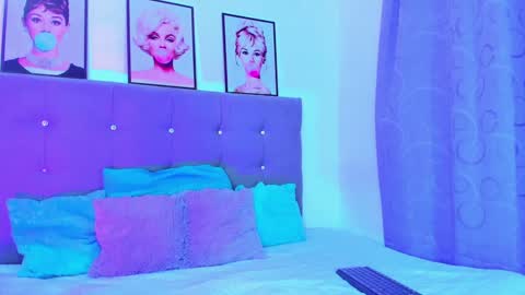 Your Queen KIM online show from 12/04/24, 07:12