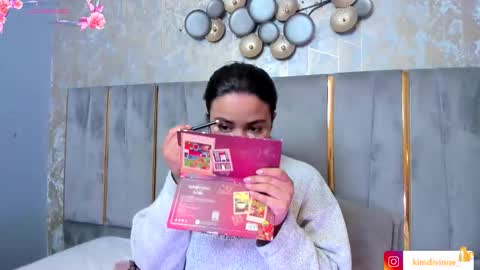  KIM  online show from 10/12/25, 03:27