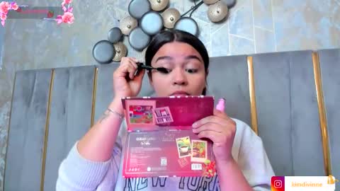  KIM  online show from 11/12/25, 02:45