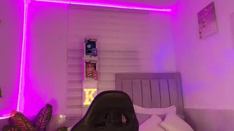 Snapshot of kimgeorgia chatting on 10/23/25, 01:27 KimGeorgia online show from 10/23/25, 01:27