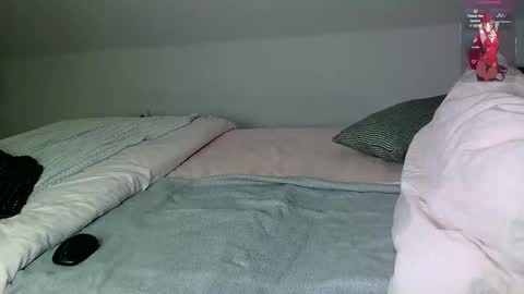 Snapshot of kimihoney_ chatting on 10/28/25, 07:27     Help me reach 100 thumbs up  online show from 10/28/25, 07:27