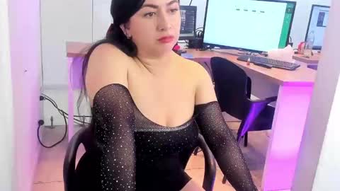 Snapshot of kimkalifa chatting on 09/20/25, 04:02 Camila online show from 09/20/25, 04:02