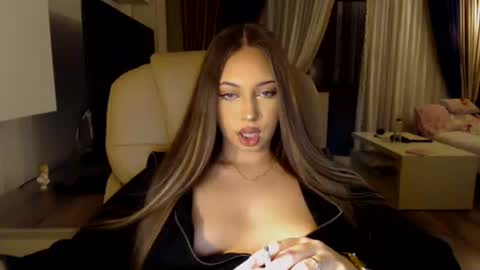 Snapshot of kimlee4 chatting on 02/20/25, 05:18 Kim Lee online show from 02/20/25, 05:18