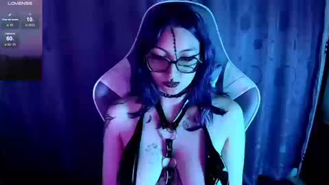 Snapshot of kimlennox_ chatting on 09/13/25, 01:22 online show from 09/13/25, 01:22