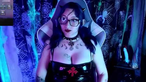 Snapshot of kimlennox_ chatting on 10/24/25, 01:51 online show from 10/24/25, 01:51