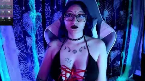 Snapshot of kimlennox_ chatting on 10/26/25, 01:28 online show from 10/26/25, 01:28