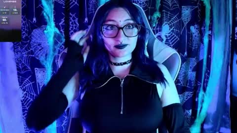 Snapshot of kimlennox_ chatting on 10/28/25, 01:47 online show from 10/28/25, 01:47