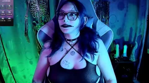 Snapshot of kimlennox_ chatting on 11/04/25, 03:33 online show from 11/04/25, 03:33