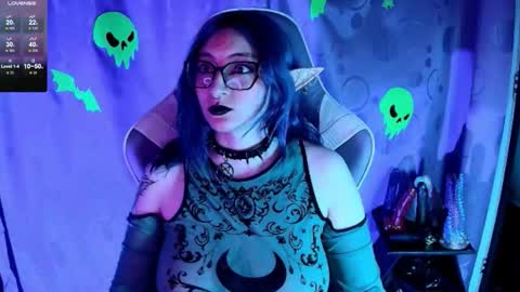 Snapshot of kimlennox_ chatting on 11/17/25, 01:50 online show from 11/17/25, 01:50