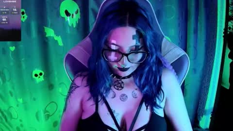 Snapshot of kimlennox_ chatting on 11/20/25, 03:01 online show from 11/20/25, 03:01