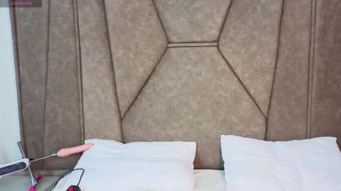 kimm_jones online show from 11/21/25, 09:57