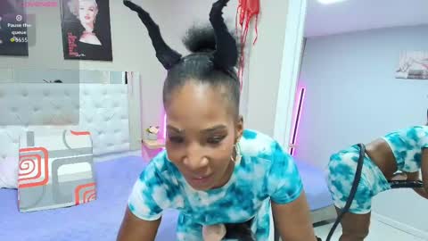 Kim online show from 10/12/25, 11:53