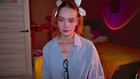 Snapshot of kimmycutes chatting on 11/10/25, 04:17 KimmyCutes online show from 11/10/25, 04:17