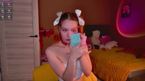 Snapshot of kimmycutes chatting on 11/11/25, 01:44 KimmyCutes online show from 11/11/25, 01:44