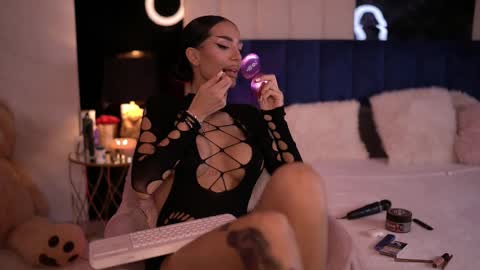 Kim online show from 11/20/25, 03:01