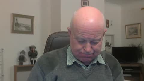 Snapshot of kindahairy4u chatting on 01/10/25, 06:28 kindahairy4u online show from 01/10/25, 06:28