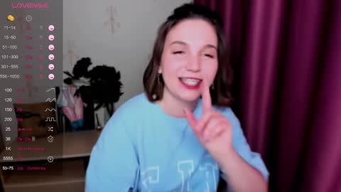 Snapshot of kindhazelhere_ chatting on 02/19/25, 05:16 Hazel online show from 02/19/25, 05:16