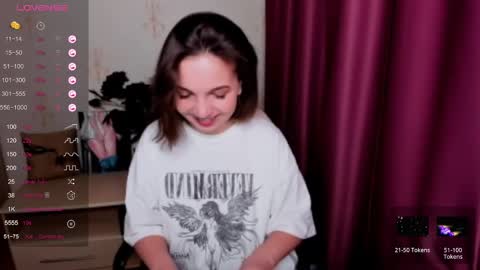 Snapshot of kindhazelhere_ chatting on 02/24/25, 08:17 Hazel online show from 02/24/25, 08:17