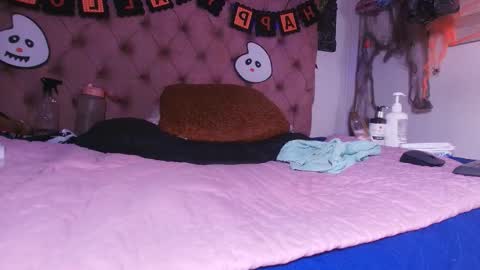 Bella online show from 10/24/25, 03:14