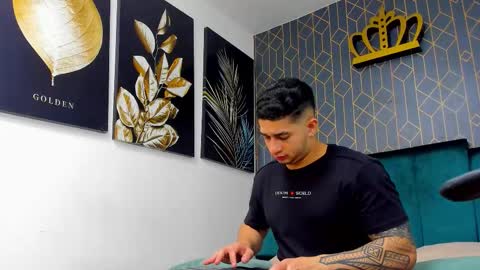 Snapshot of king_falconer chatting on 10/08/25, 12:08 Angel Falconer online show from 10/08/25, 12:08