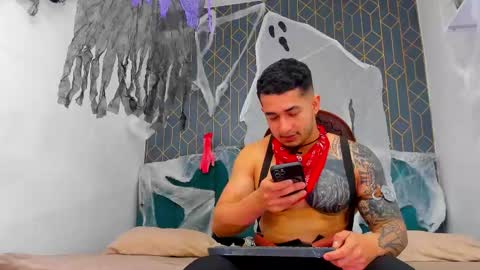 Snapshot of king_falconer chatting on 10/10/25, 02:10 Angel Falconer online show from 10/10/25, 02:10