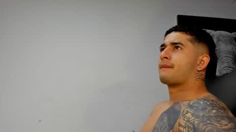 Snapshot of king_falconer chatting on 11/18/25, 01:22 Angel Falconer online show from 11/18/25, 01:22