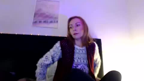 Snapshot of kingandprincess chatting on 02/02/25, 04:43 sexysexyhotwetpinkredpussy online show from 02/02/25, 04:43