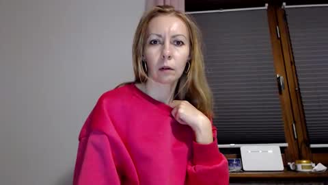 Snapshot of kingandprincess chatting on 09/16/25, 07:37 sexysexyhotwetpinkredpussy online show from 09/16/25, 07:37