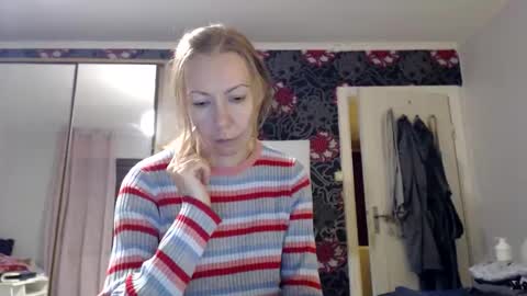 Snapshot of kingandprincess chatting on 09/18/25, 08:00 sexysexyhotwetpinkredpussy online show from 09/18/25, 08:00